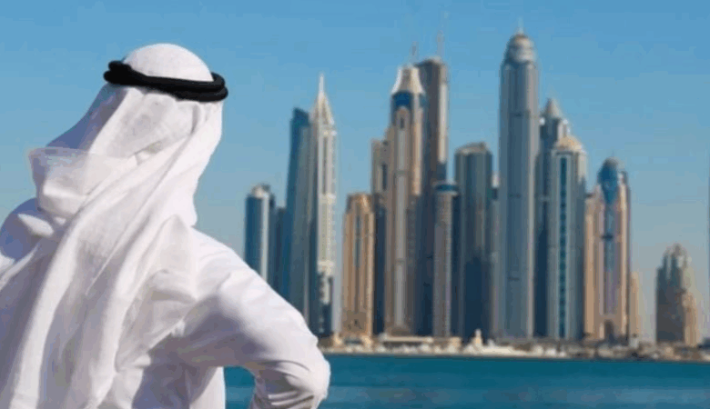 الإمارات تمنع غير مواطنيها ارتداء لباسها واستخدام لهجتها