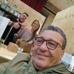 زُهَيْر بن حبيب اللاجمي مع ابنه في Lajmi Coffee Roasters في آرهوس، نموذج ملهم للاندماج الاجتماعي والريادة والإصرار على النجاح رغم التحديات.