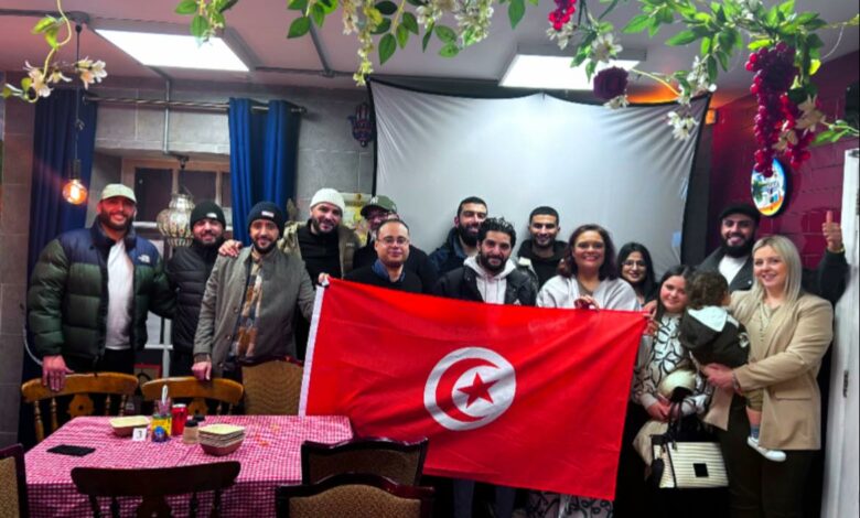إفطار رمضاني للجالية التونسية في إيرلندا من تنظيم صباح سندي صاحبة مطعم كارتاقو في بلفاست، بحضور كفاءات تونسية وضيوف من دول عربية وأوروبية حول مائدة تونسية تقليدية.