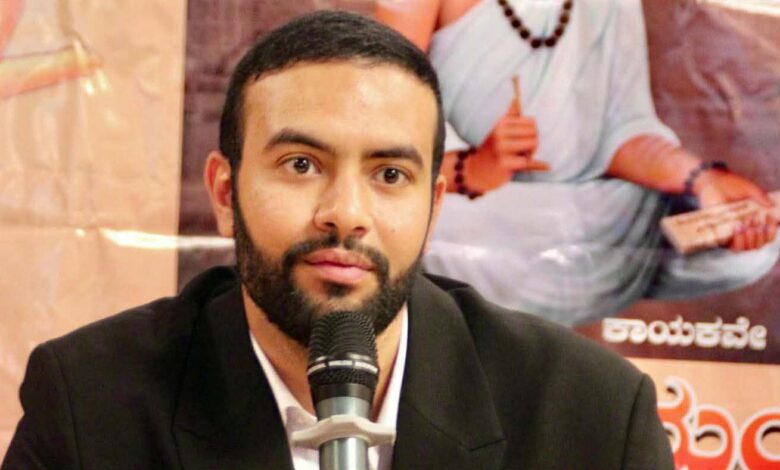 صورة للمهندس التونسي رامي بوخشم بعد انتخابه عضوًا في مجلس مدينة Erlangen في ألمانيا، في خطوة تعكس نجاح الكفاءات التونسية في الاندماج والمشاركة في الحياة العامة.