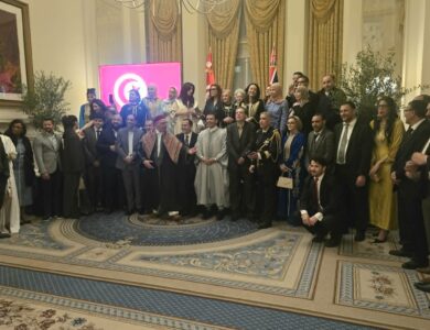 احتفال سفارة تونس في لندن بالذكرى السبعين للاستقلال بحضور مسؤولين بريطانيين ودبلوماسيين وأفراد الجالية التونسية.