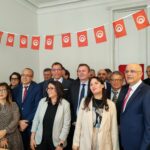 السفير التونسي بفرنسا ضياء خالد يؤدي زيارة إلى الوكالة القنصلية ببوردو بحضور عدد من المسؤولين التونسيين والفرنسيين، ويطّلع على سير العمل ويتحادث مع أفراد من الجالية التونسية حول خدمات القنصلية وانتظاراتهم.